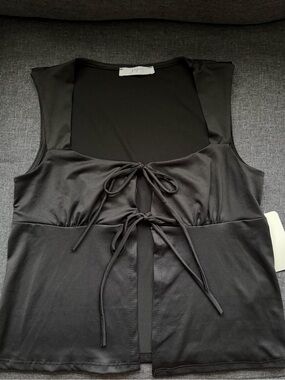 NWT Gaze Black Tie Top